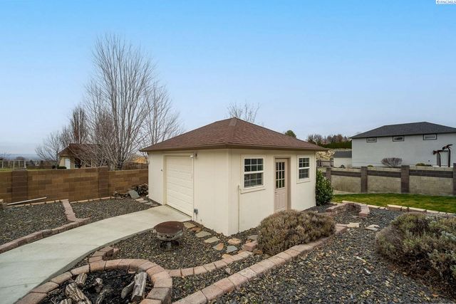 1348 Country Ridge Drive, Richland, WA 99352