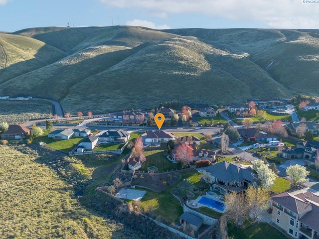 1348 Country Ridge Drive, Richland, WA 99352