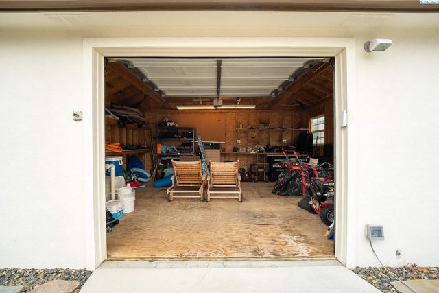 1348 Country Ridge Drive, Richland, WA 99352