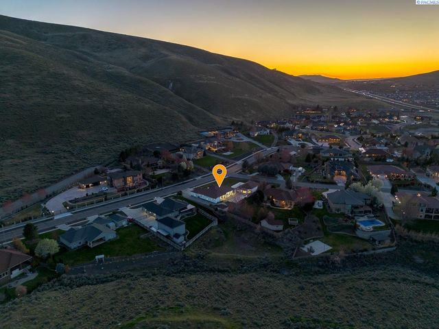 1348 Country Ridge Drive, Richland, WA 99352