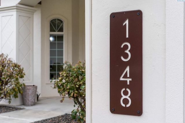 1348 Country Ridge Drive, Richland, WA 99352