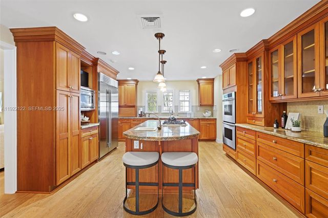 608 Middle River Dr, Fort Lauderdale, FL 33304