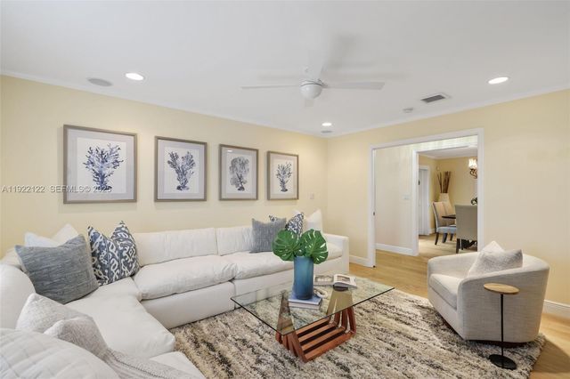 608 Middle River Dr, Fort Lauderdale, FL 33304