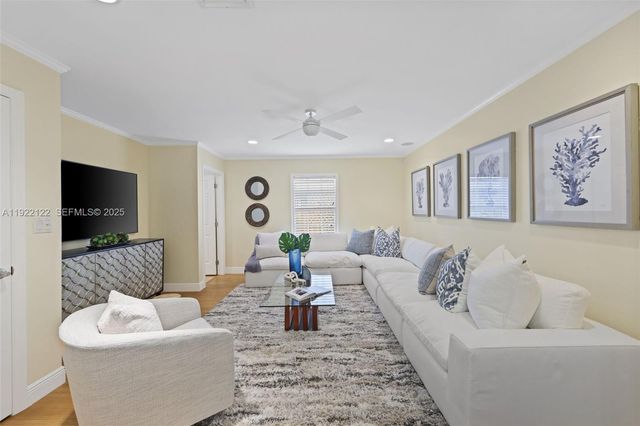 608 Middle River Dr, Fort Lauderdale, FL 33304