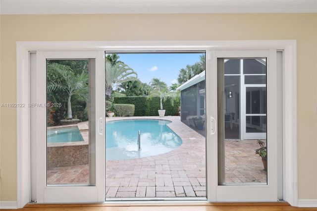 608 Middle River Dr, Fort Lauderdale, FL 33304