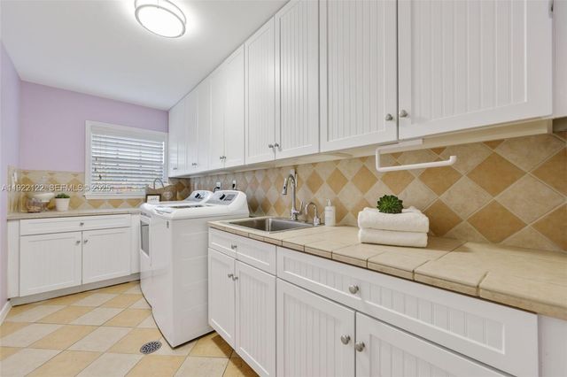 608 Middle River Dr, Fort Lauderdale, FL 33304