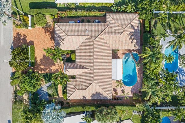 608 Middle River Dr, Fort Lauderdale, FL 33304