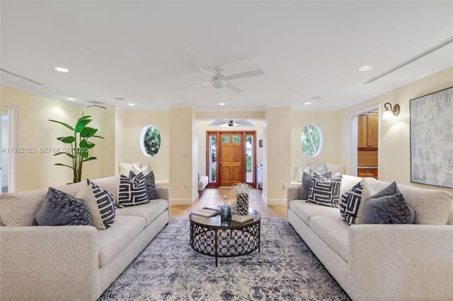 608 Middle River Dr, Fort Lauderdale, FL 33304