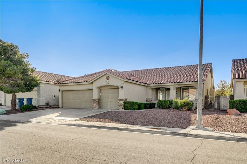 5851 Flight Wing Street, Las Vegas, NV 89113 — photo 2