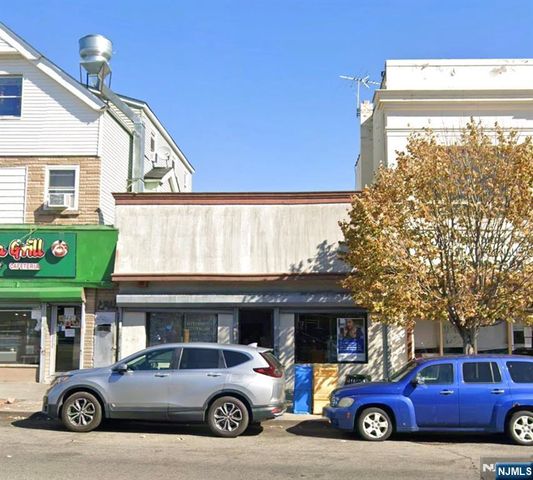 15 Bloomfield, Newark, NJ 07104