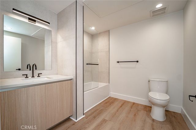 2828 London Street 305, Los Angeles, CA 90026