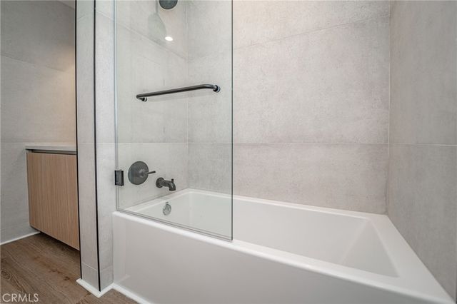 2828 London Street 305, Los Angeles, CA 90026