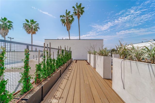 2828 London Street 305, Los Angeles, CA 90026