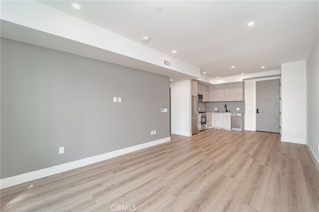 2828 London Street 305, Los Angeles, CA 90026