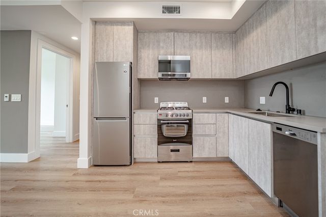2828 London Street 305, Los Angeles, CA 90026