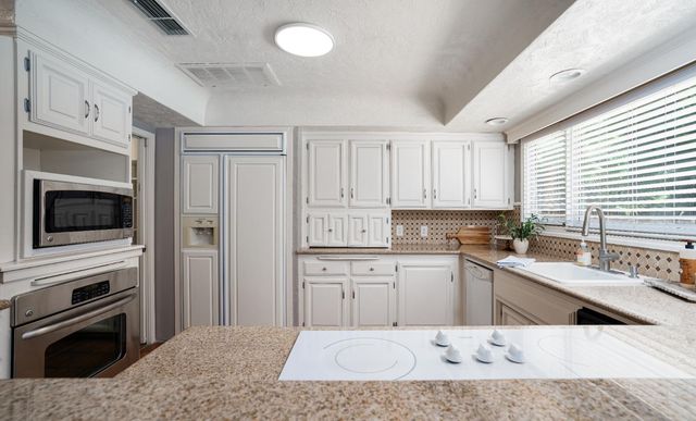 2173 S Minnewawa, Fresno, CA 93727
