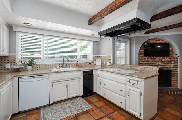 2173 S Minnewawa, Fresno, CA 93727