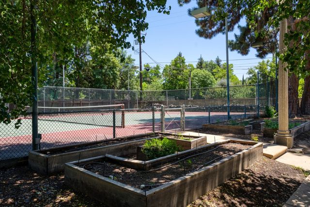 2173 S Minnewawa, Fresno, CA 93727