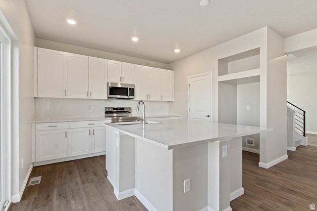 276 N ROUNDABOUT ST, Saratoga Springs, UT 84045