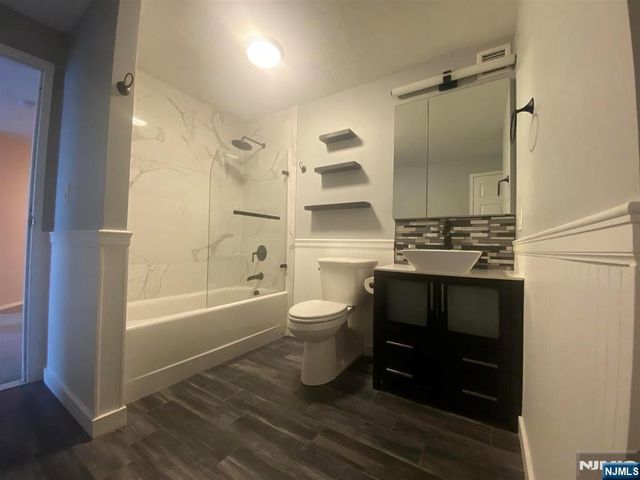 1836 Harmon Cove Tower 1836, Secaucus, NJ 07094