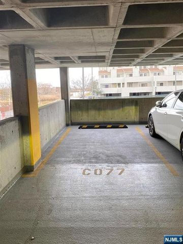 1836 Harmon Cove Tower 1836, Secaucus, NJ 07094