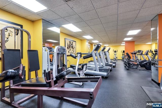 1836 Harmon Cove Tower 1836, Secaucus, NJ 07094