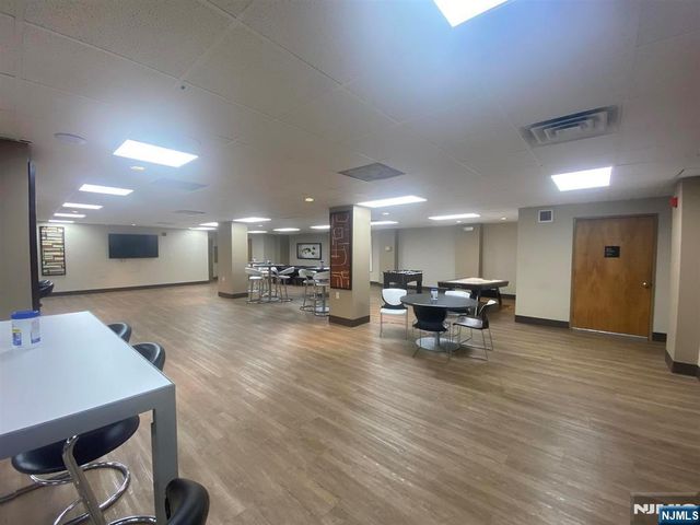 1836 Harmon Cove Tower 1836, Secaucus, NJ 07094