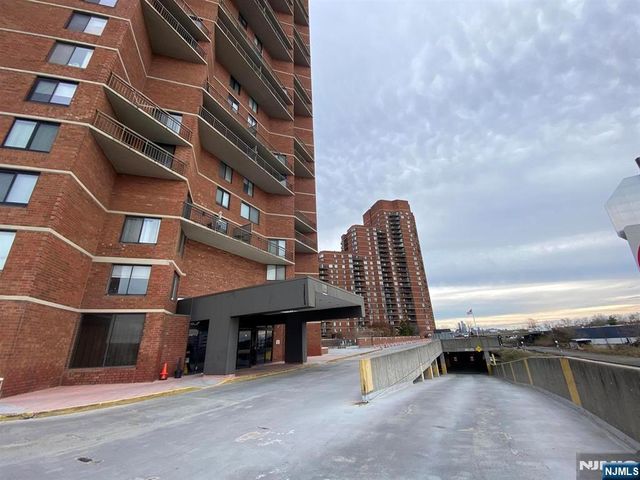 1836 Harmon Cove Tower 1836, Secaucus, NJ 07094