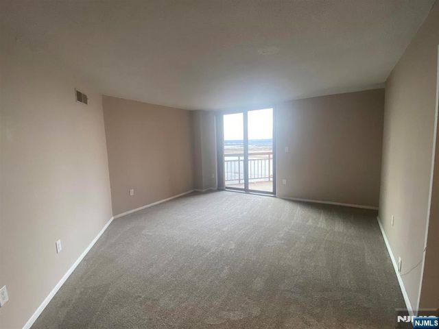 1836 Harmon Cove Tower 1836, Secaucus, NJ 07094