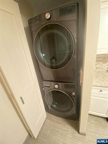 1836 Harmon Cove Tower 1836, Secaucus, NJ 07094