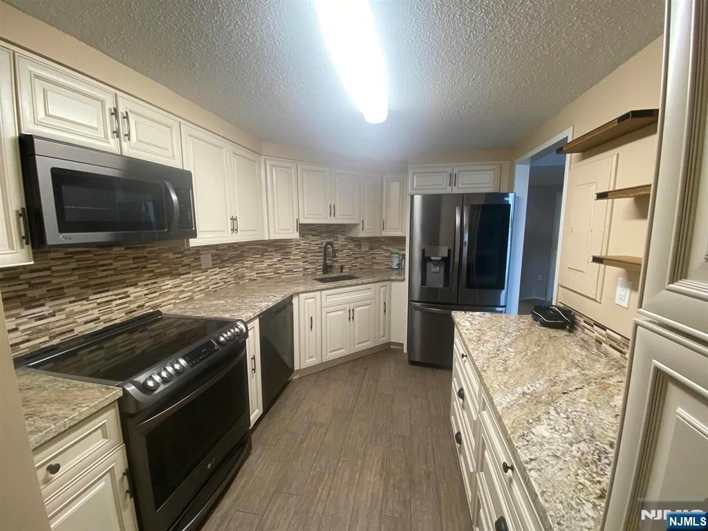 1836 Harmon Cove Tower 1836, Secaucus, NJ 07094