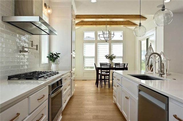 11903 W 167th Terrace, Overland Park, KS 66221