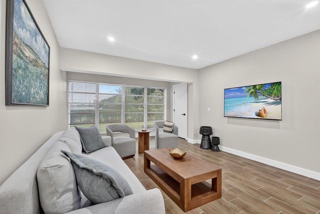 1101 Cactus Terrace 204, Delray Beach, FL 33445