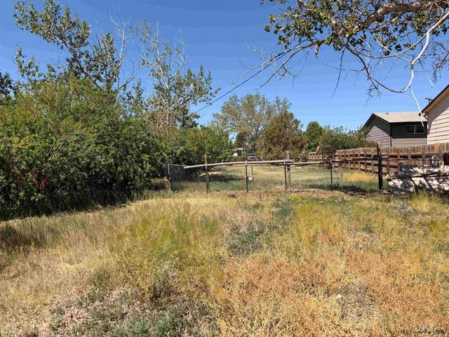 261 N TAYLOR, Laramie, WY 82070