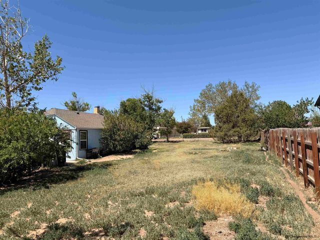 261 N TAYLOR, Laramie, WY 82070