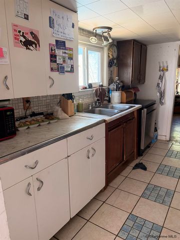 261 N TAYLOR, Laramie, WY 82070