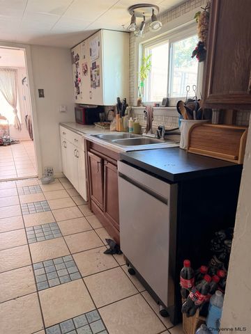 261 N TAYLOR, Laramie, WY 82070
