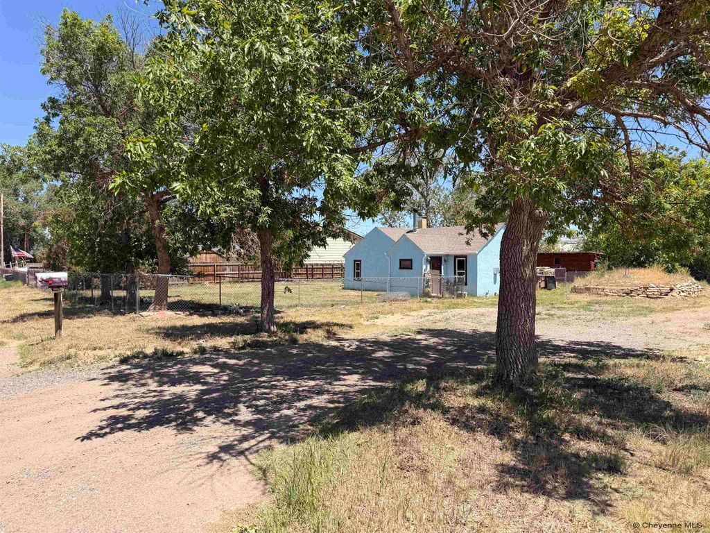 261 N TAYLOR, Laramie, WY 82070