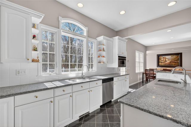 19 Parkview Circle, Carmel, NY 10512