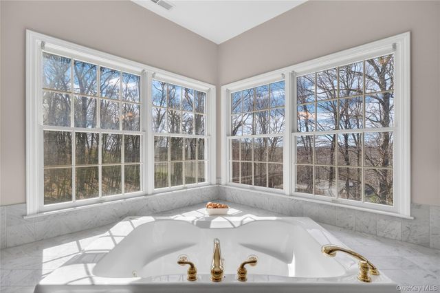 19 Parkview Circle, Carmel, NY 10512