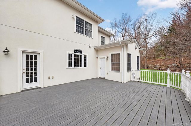 19 Parkview Circle, Carmel, NY 10512