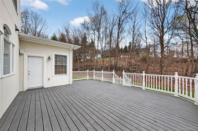 19 Parkview Circle, Carmel, NY 10512
