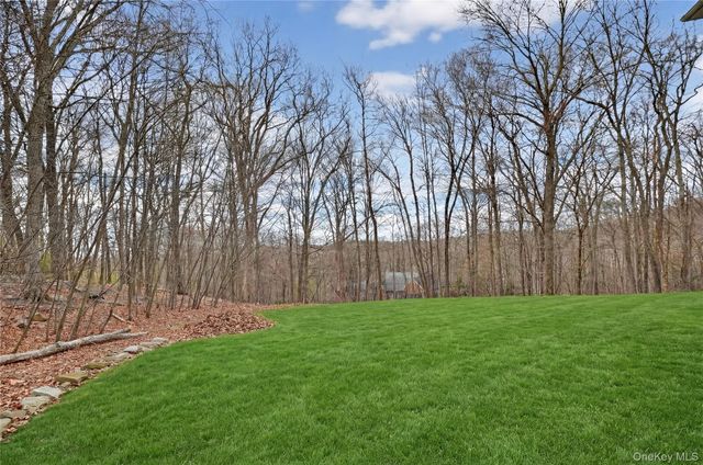 19 Parkview Circle, Carmel, NY 10512