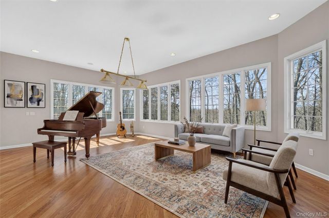 19 Parkview Circle, Carmel, NY 10512