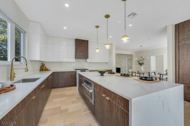 12 Irving St, Montclair Twp., NJ 07042