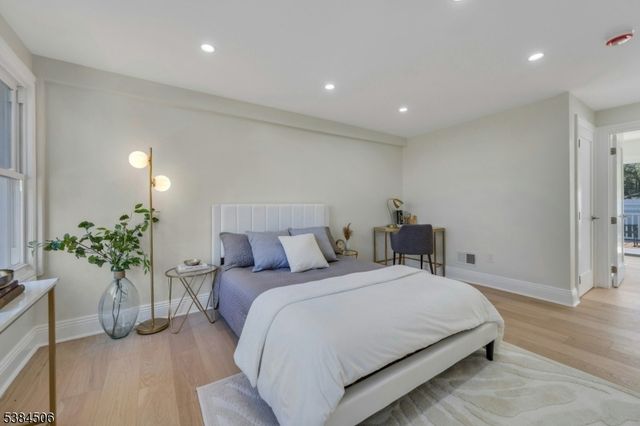 12 Irving St, Montclair Twp., NJ 07042