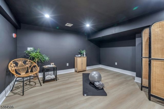 12 Irving St, Montclair Twp., NJ 07042