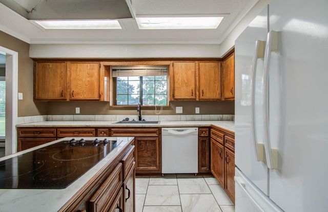 123 W Circle Drive, Baytown, TX 77521