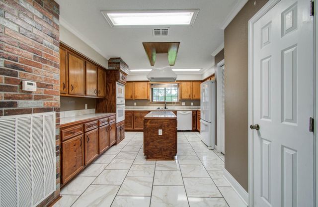 123 W Circle Drive, Baytown, TX 77521