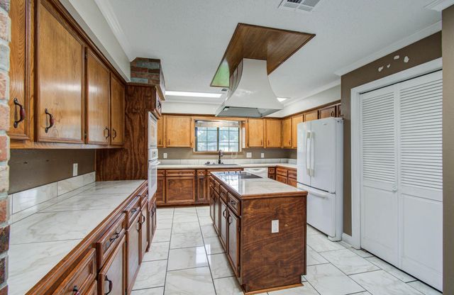 123 W Circle Drive, Baytown, TX 77521